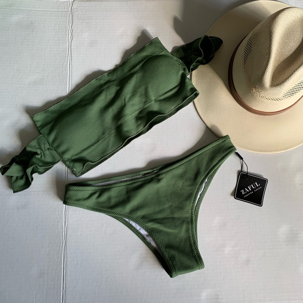 Off shoulder Ruffles Ribbed two piece bikini - Picture 2 of 5